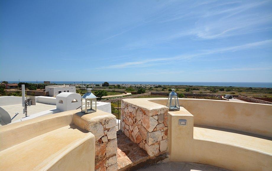 Terrasse équipée avec vue mer à l‘étage supérieur